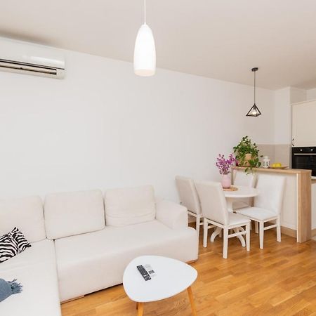 Lux City Apartment With Parking Podgorica Bagian luar foto