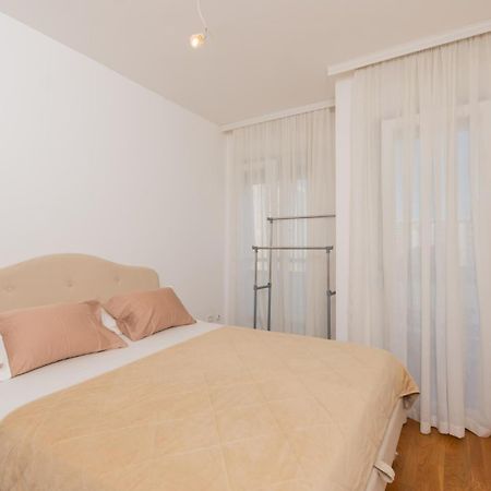 Lux City Apartment With Parking Podgorica Bagian luar foto
