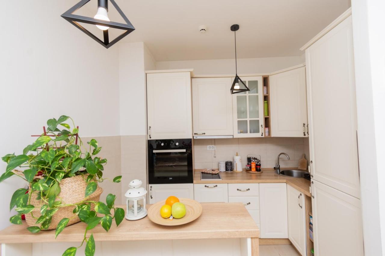 Lux City Apartment With Parking Podgorica Bagian luar foto