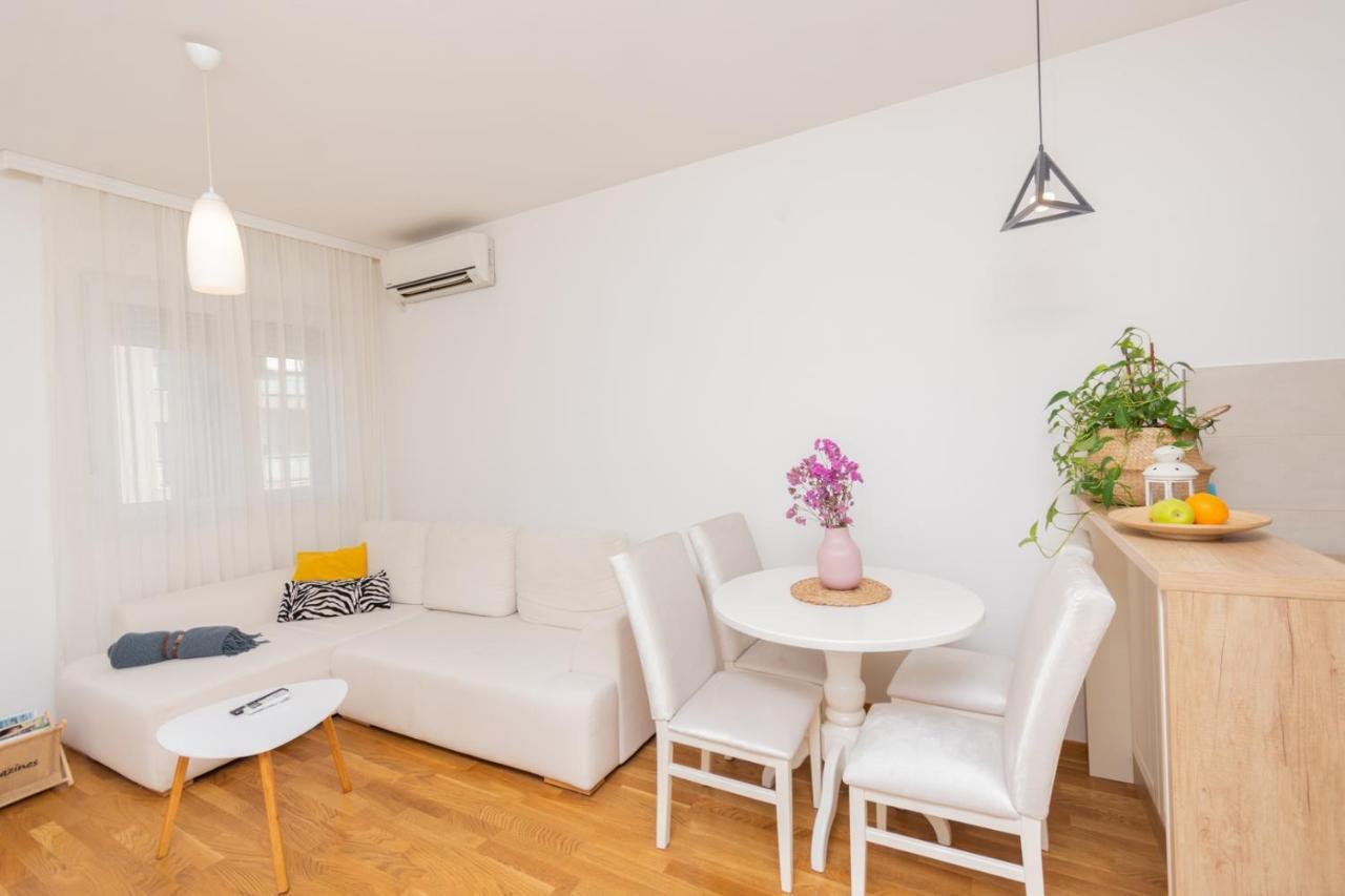 Lux City Apartment With Parking Podgorica Bagian luar foto