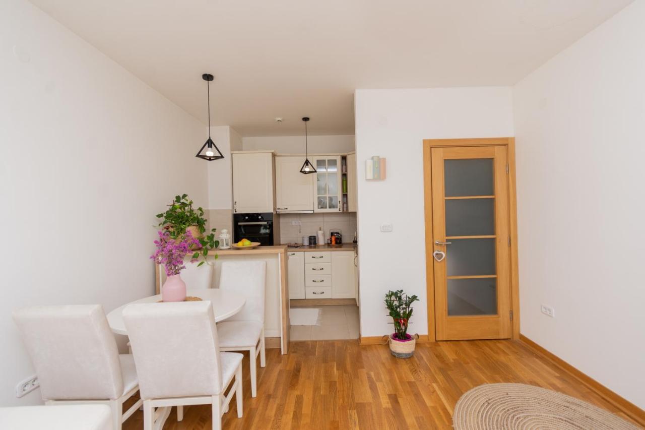 Lux City Apartment With Parking Podgorica Bagian luar foto