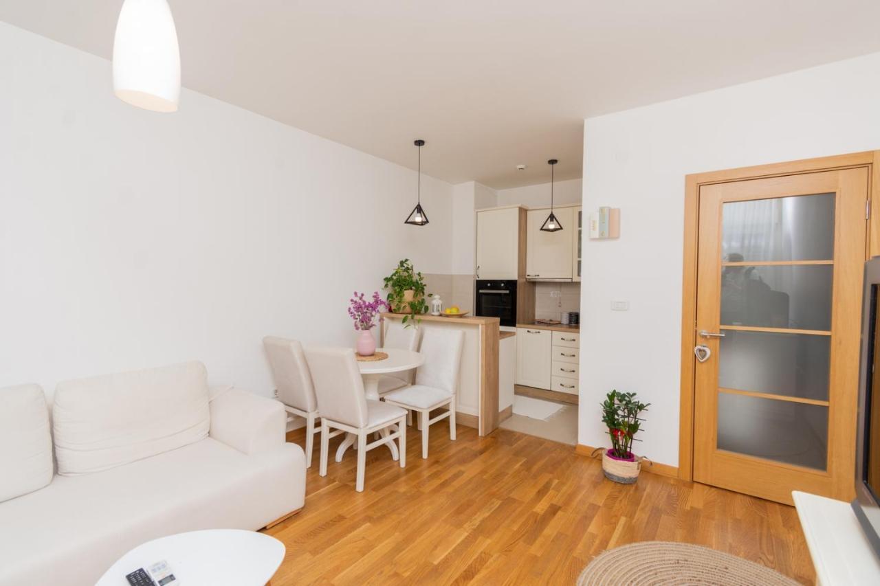 Lux City Apartment With Parking Podgorica Bagian luar foto