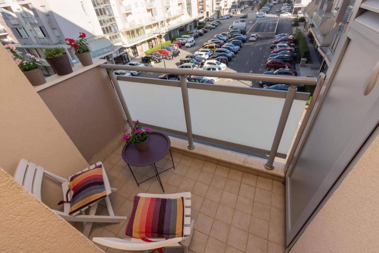 Lux City Apartment With Parking Podgorica Bagian luar foto