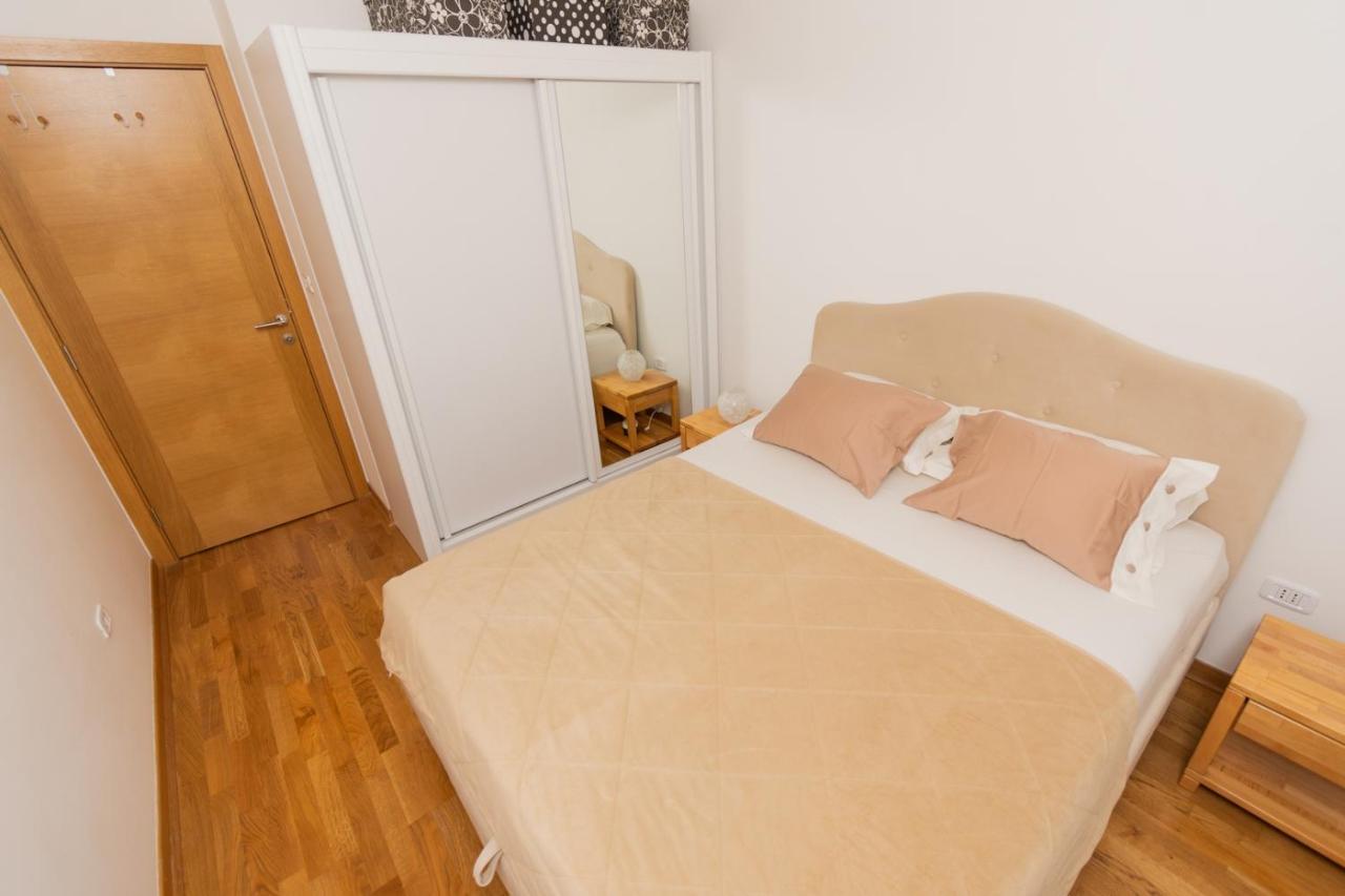 Lux City Apartment With Parking Podgorica Bagian luar foto
