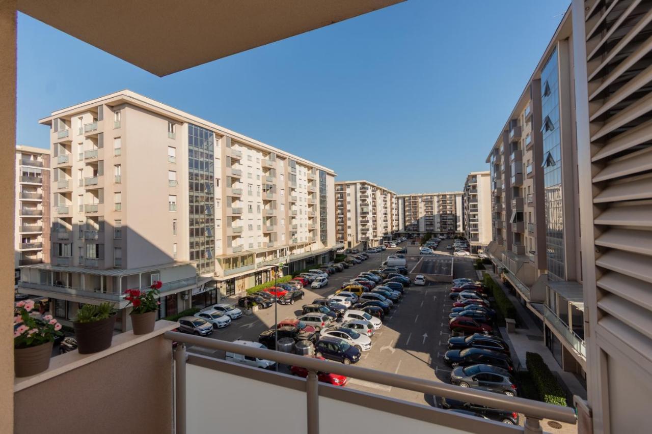 Lux City Apartment With Parking Podgorica Bagian luar foto