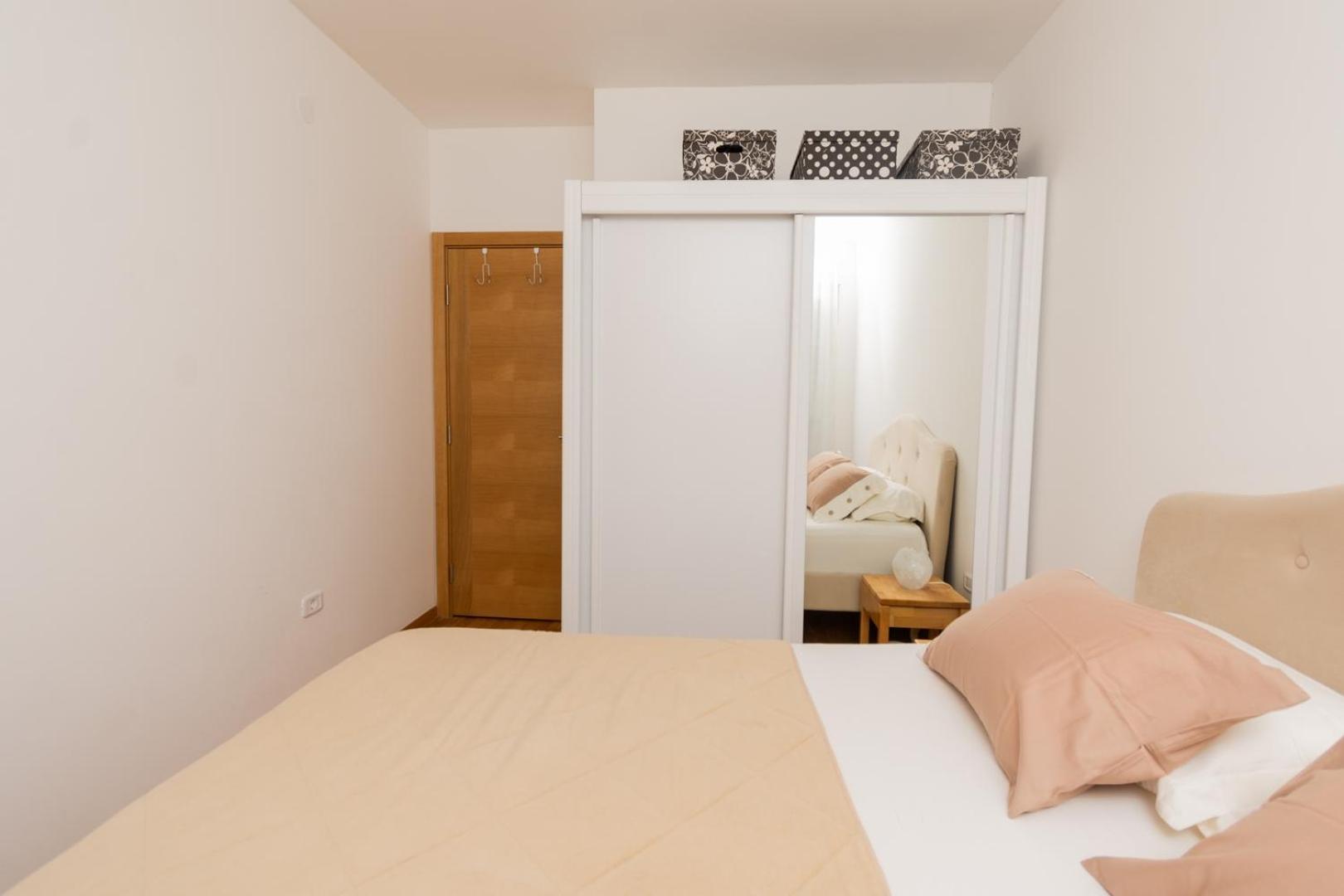 Lux City Apartment With Parking Podgorica Bagian luar foto